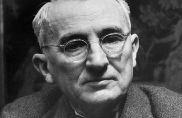 How To Win Friends And Influence People by Dale Carnegie – Learning From The Masters